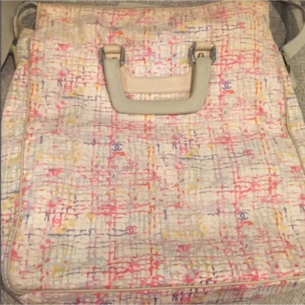 💕Chanel💕 multicolor rare retired clover, XL tote - Picture 5 of 16